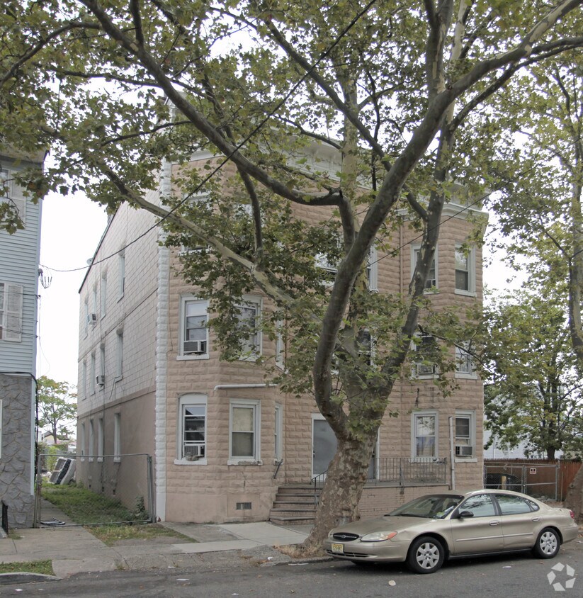 Primary Photo - 100-102 De Kalb Ave