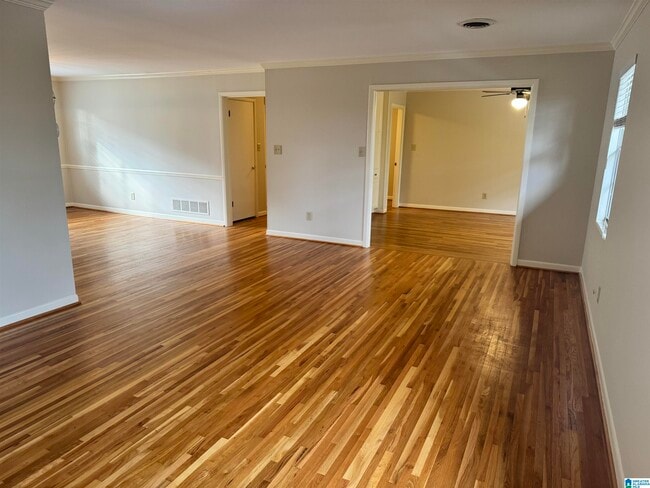 Building Photo - 3712 Country Club Dr S