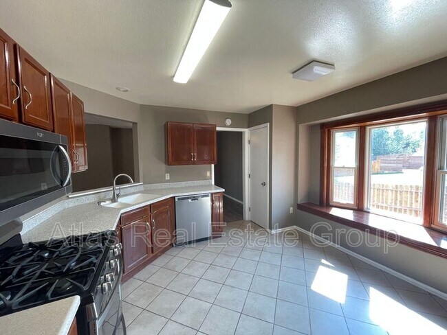 Building Photo - 6225 Montarbor Dr