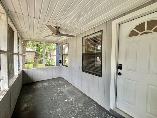 Foto del edificio - 324 Lincoln Ave