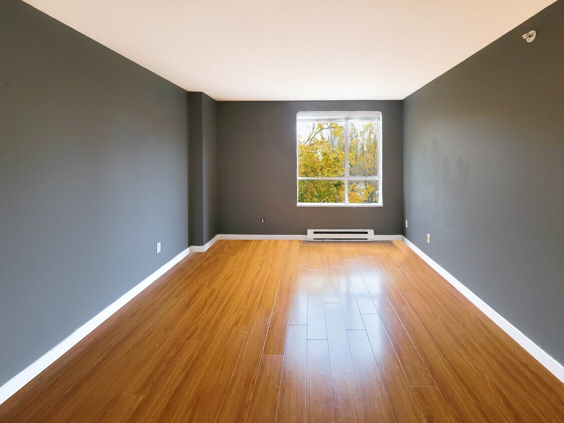 Photo principale - 7760 Granville Ave