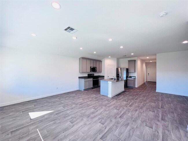 Building Photo - 31639 Featherstone Trl