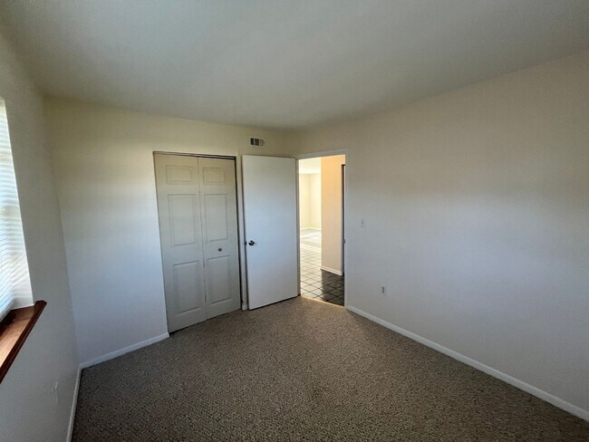 Foto del edificio - 2244 Shelby Dr