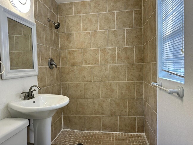 Foto del edificio - 119 E Ridgewood Ct