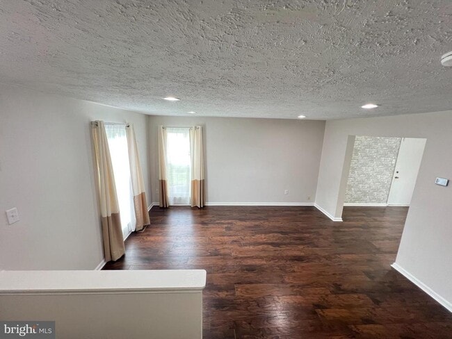 Building Photo - 212 Perrywinkle Ln