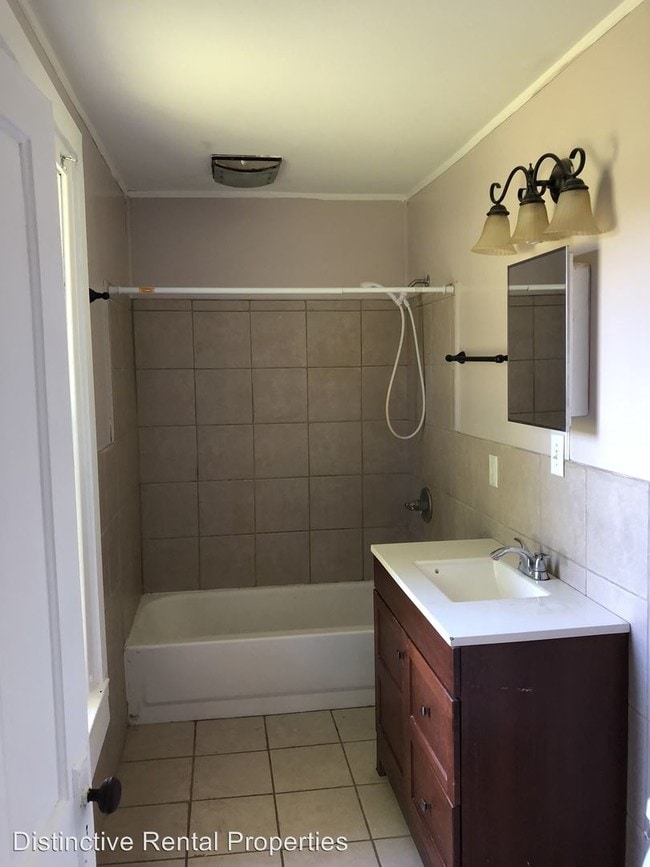 Building Photo - 2 br, 1 bath House - 810 N 400 W
