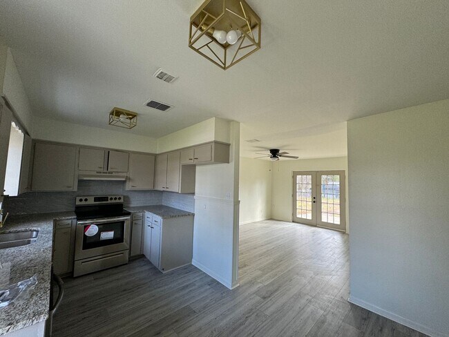 Foto del edificio - UPDATED IN SOUTHERN HILLS
