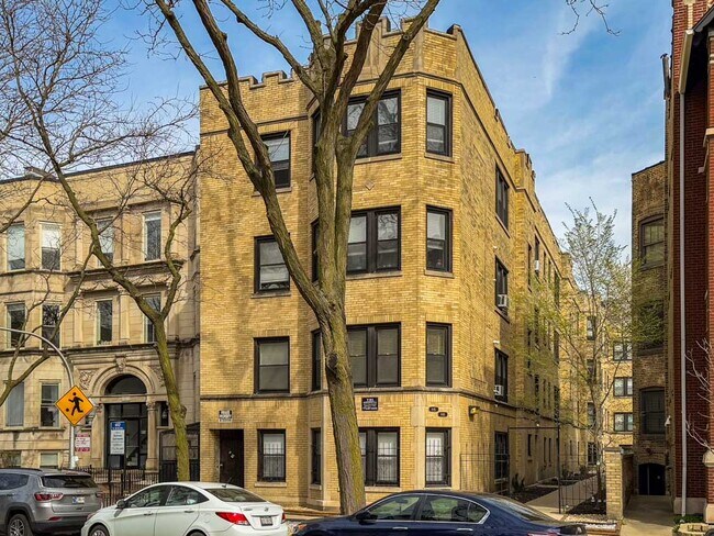 Building Photo - 648 W Roscoe St