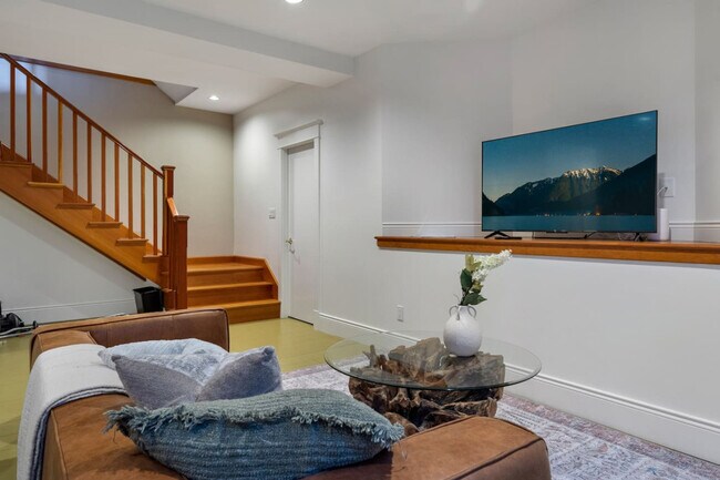 Photo du bâtiment - 35 E 6th Ave