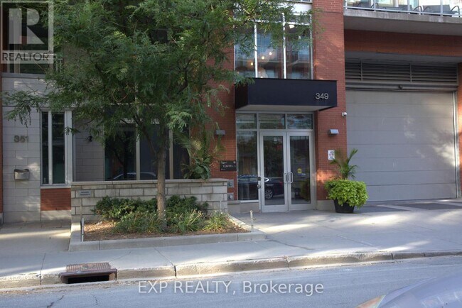 Building Photo - 354-354 Gladstone Ave