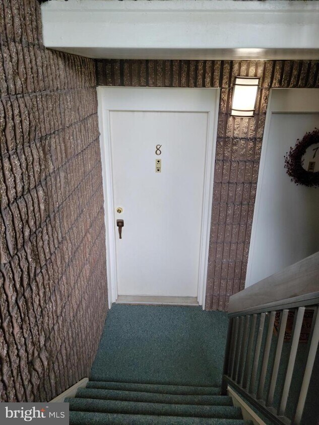 Primary Photo - 8 Oakridge Dr