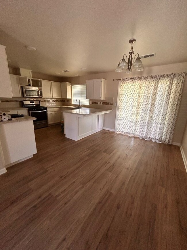 Building Photo - Nice home for rent in Visalia