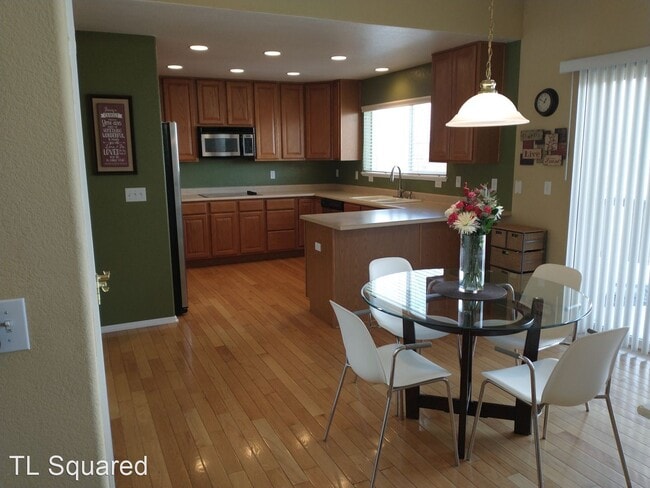 Building Photo - 4 br, 2.5 bath House - 6992-A Cobblecreek Dr