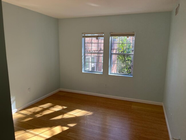 Living room - 1806 Key Blvd