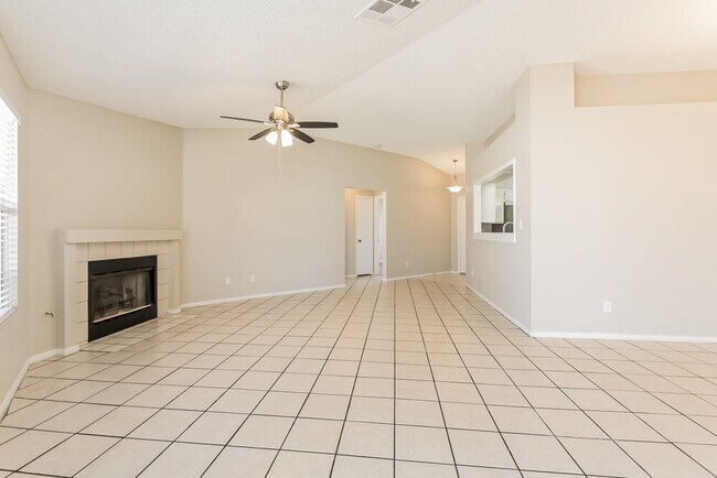 Building Photo - 386 Persian Ave