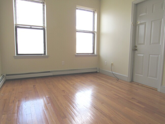 Building Photo - 6 Dorr St