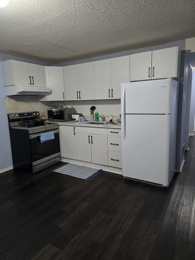 Building Photo - 7 Mulock Av