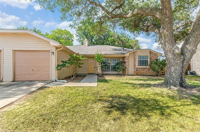 Building Photo - 10118 Emerald Oaks Dr