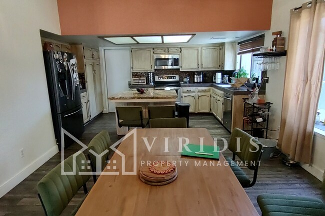 Foto del edificio - 13408 Warrenton Ave