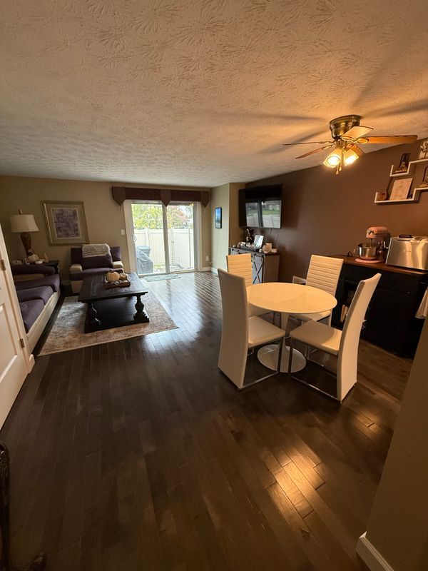 Foto del edificio - 443 Lockhaven Ct