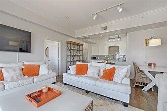 Building Photo - 3225 Turtle Creek Blvd
