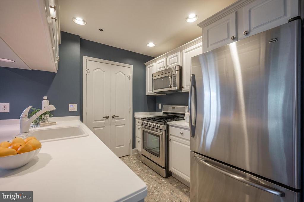 Foto principal - 1050 N Stuart St
