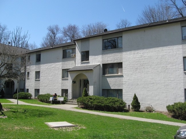 Building Photo - The Gardens at Mount Kisco