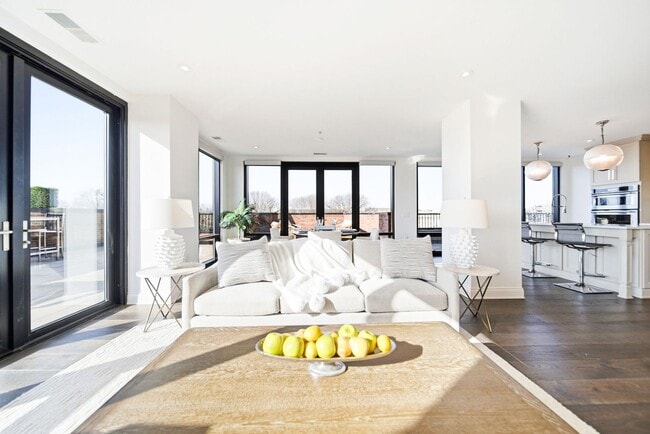 Interior Photo - Hubbard Park Place