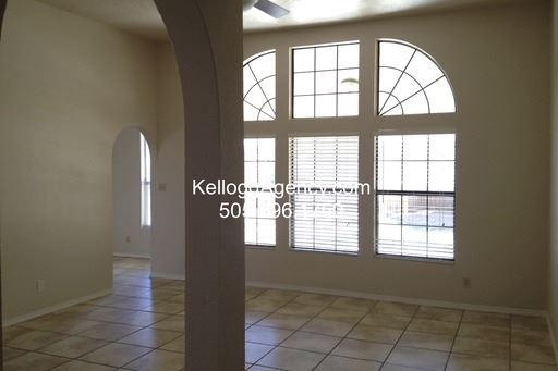 Building Photo - 643 Nicklaus Dr SE