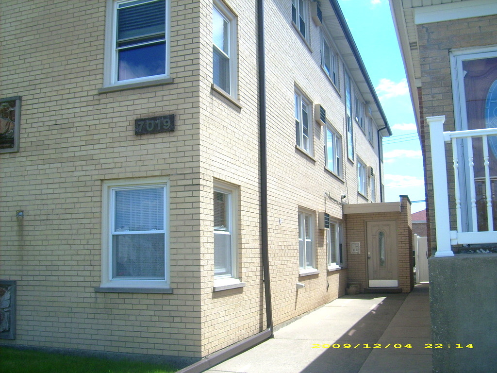 Primary Photo - 7019 W Irving Park Rd
