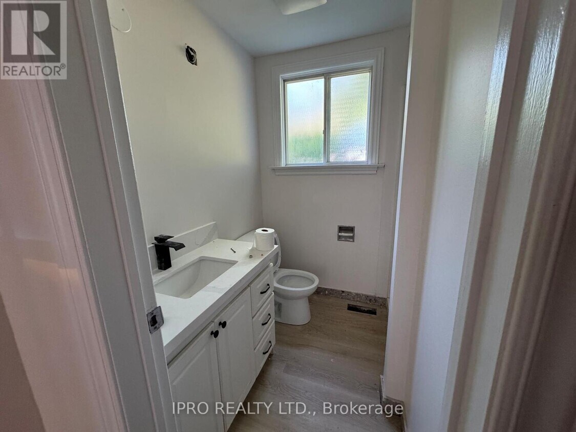 Building Photo - 2069 Thornlea Dr