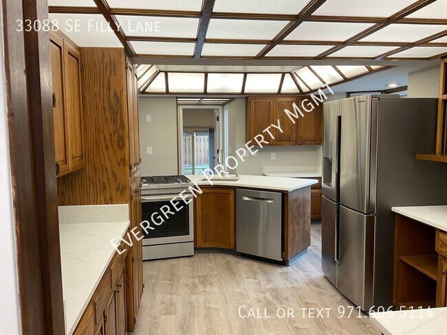 Building Photo - Don't miss your chance to rent this amazin...