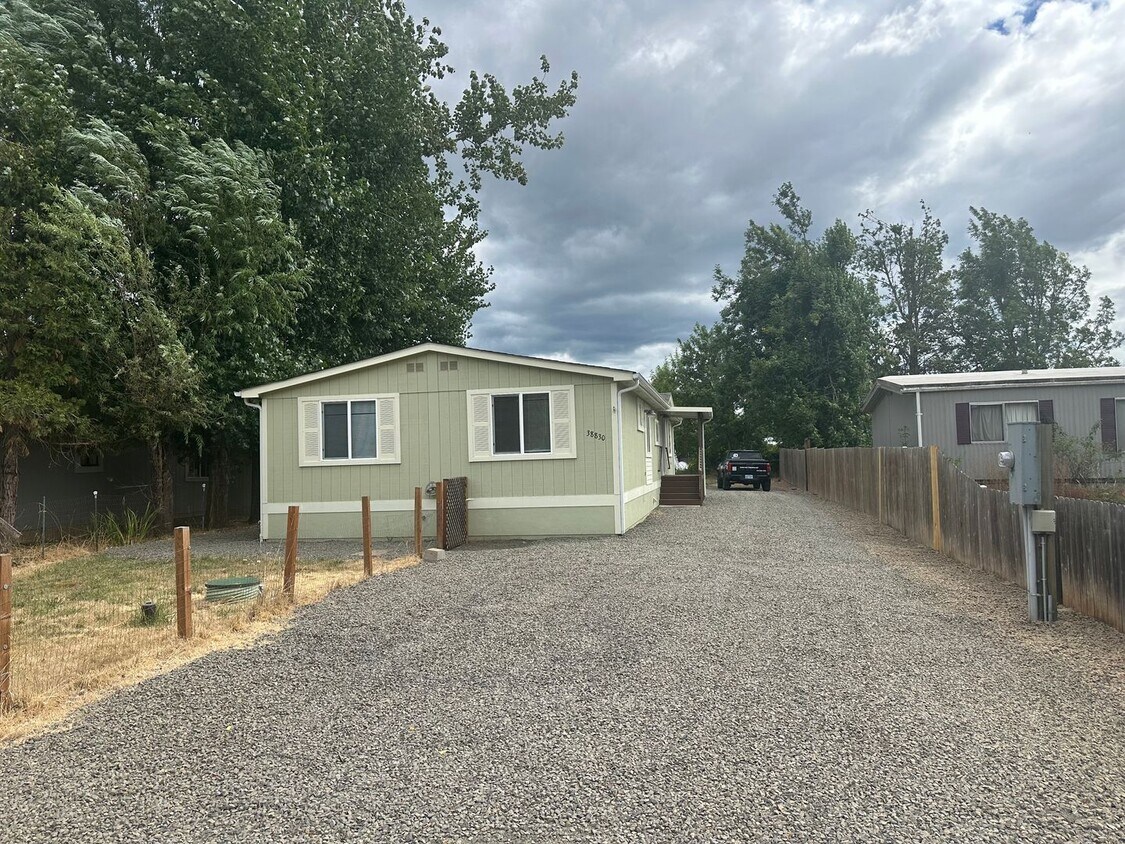 Foto principal - 3 bedroom 2 bathroom house in Dexter!