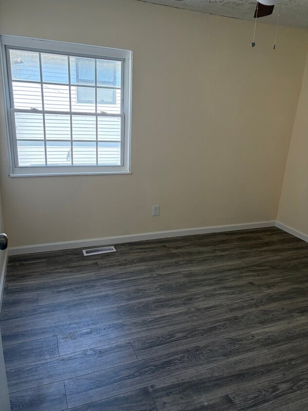 Building Photo - 132 Mann Ave