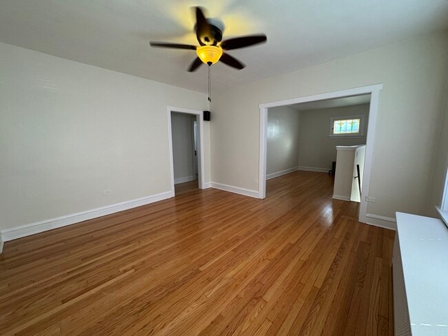 Foto del edificio - 3349 N Laramie Ave