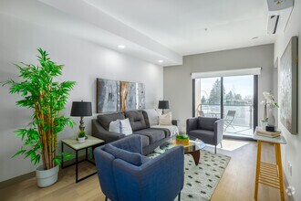 1BR, 1BA - 600SF - Living Room - The Nines