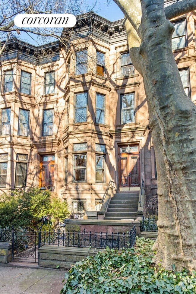 Building Photo - 555 3rd St