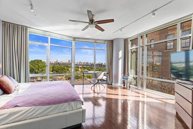 Foto del edificio - 100 Thompson Ln