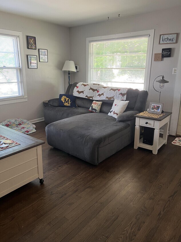 Foto principal - 1130 E Russell Ave