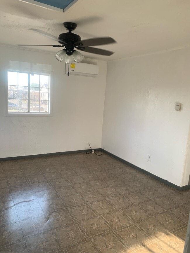Building Photo - 524 N Mesquite St