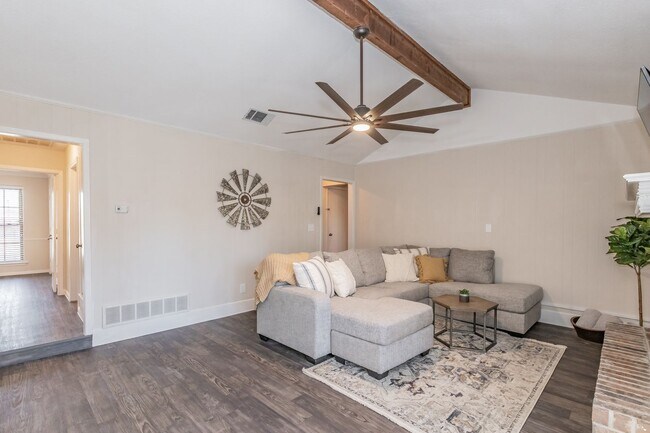 Building Photo - Heart of Keller 2022 Remodeled Home 3bed/2...