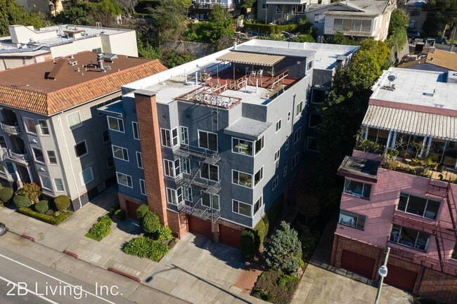 Building Photo - 2208 Lakeshore Ave
