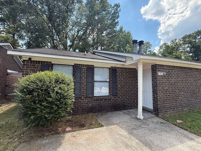 Building Photo - Fully Renovated 2 bed/ 2 bath Duplex! Available Now!