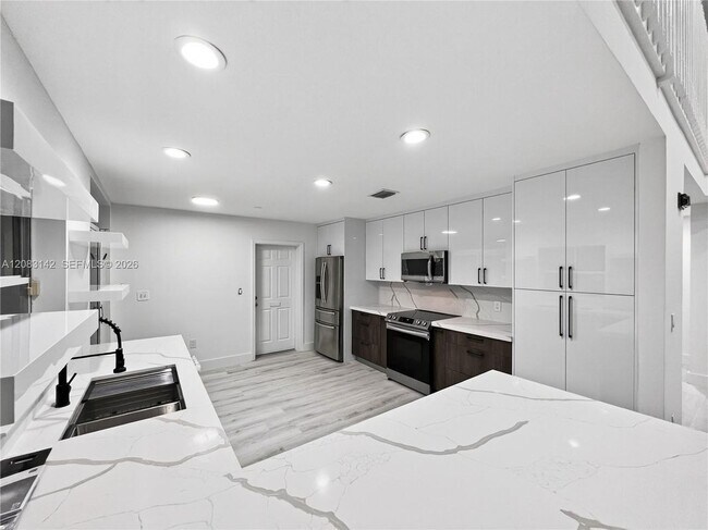 Building Photo - 3215 N 36th Ave