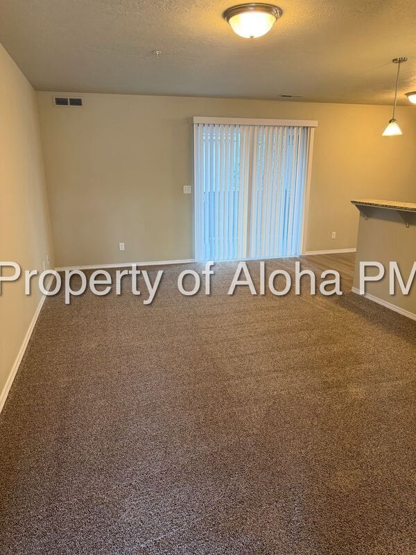 Building Photo - 1023 W Pine Ave