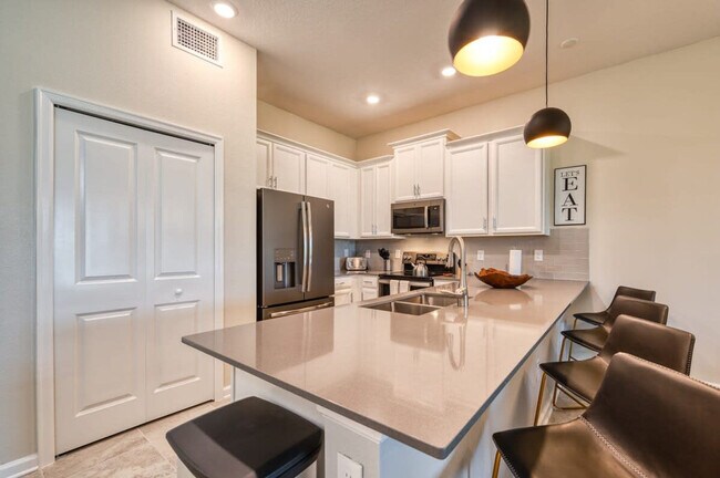 Foto del edificio - 879 Ocean Course Ave