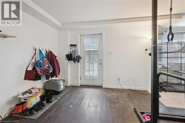 Building Photo - 255 Maitland St