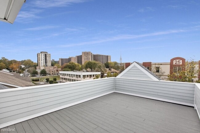 Building Photo - 3 br, 2.5 bath Townhome - 20 3rd St Unit 12