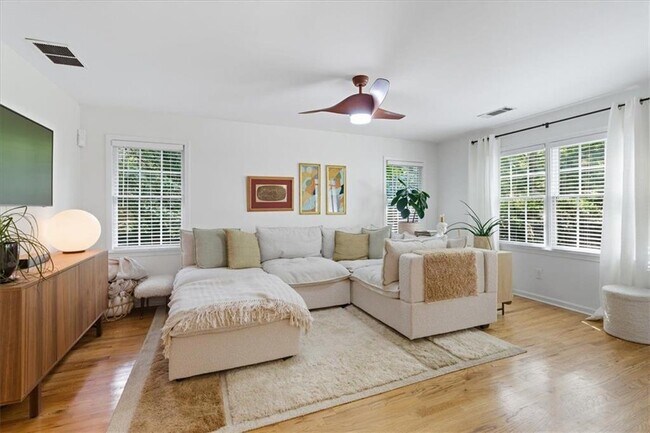 Foto del edificio - 2238 Ridgedale Rd NE