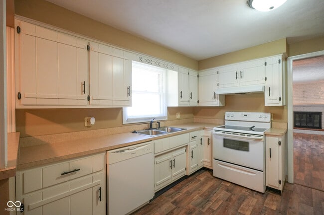 Building Photo - 2226 Mabel Dr